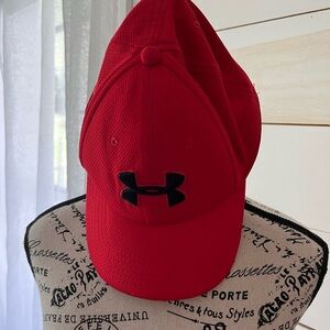 Men’s Under Armour Red Cap, size L/XL, EUC, black and red, casual, sports